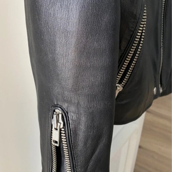 Fall for the iconic Maje leather jacket  Elegance,boldness,and comfort combined! - Picture 5 of 7